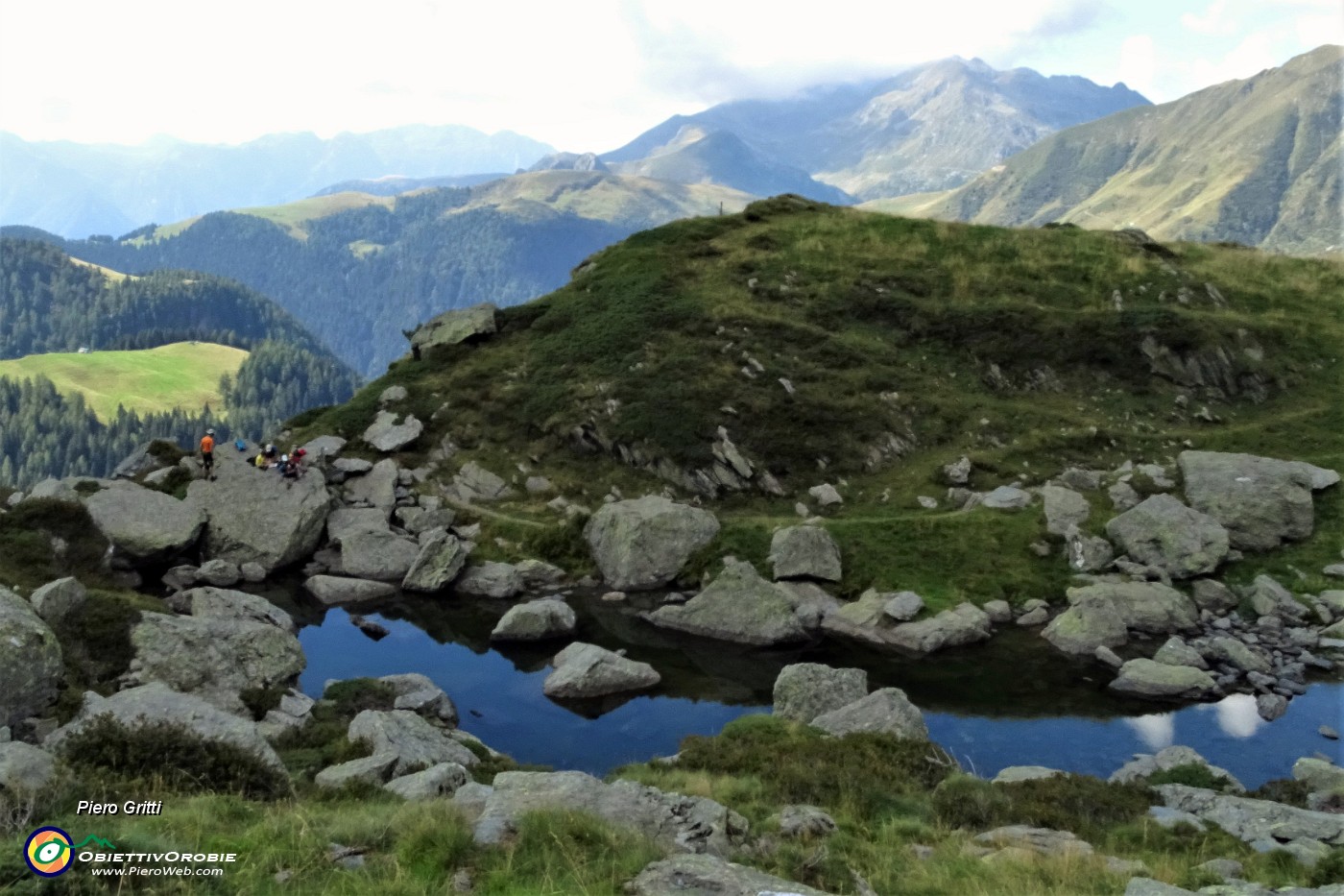 39 Escursionisti a pic-nic al Lago di Cavizzola (1911 m) .JPG -                                